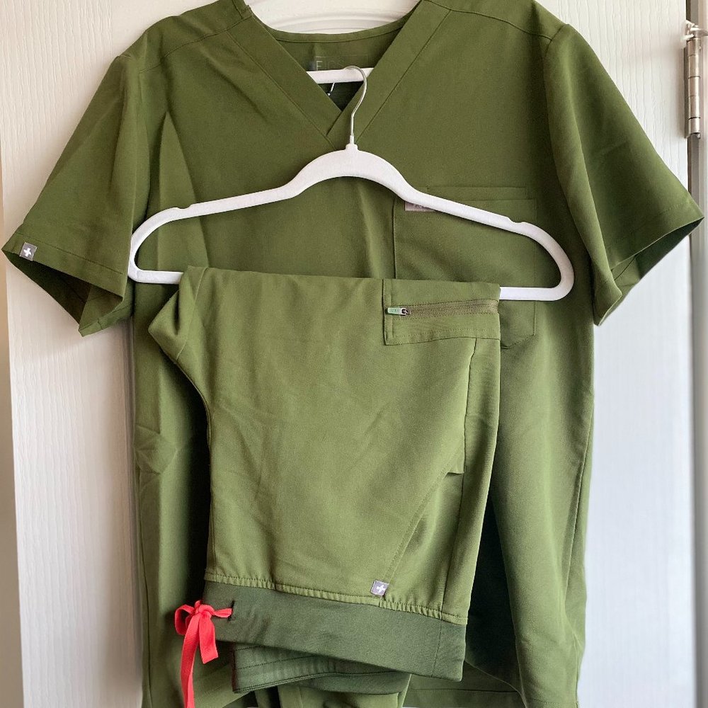 FIGS Scrubs Set - Dark Olive